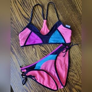 Body Glove bikini set Small Top & Medium Bottoms